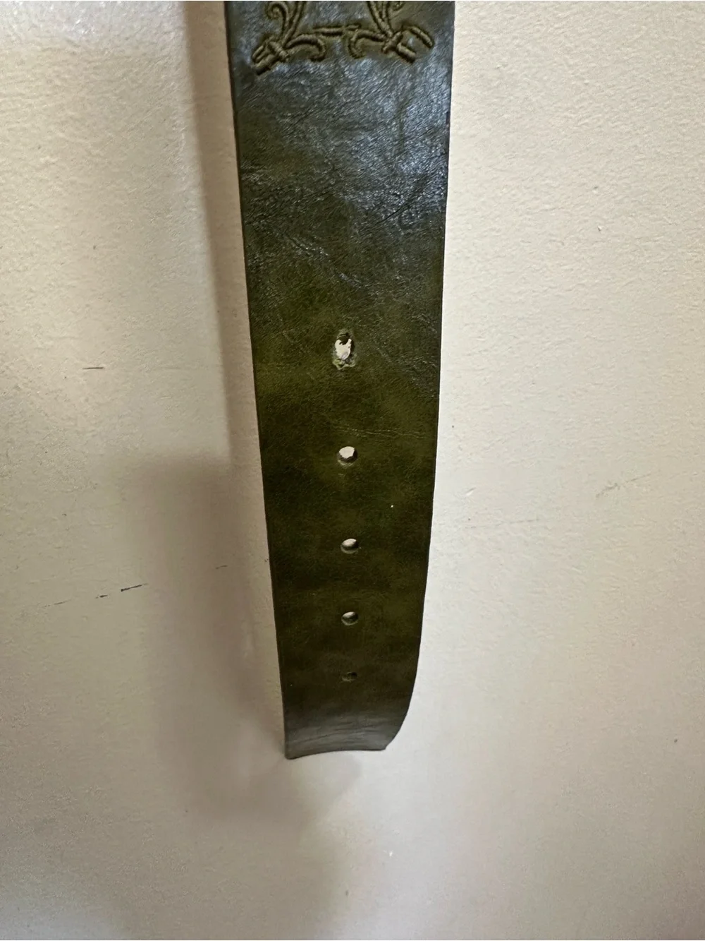 Amiee Lynn green leather belt with heart buckle. Size M